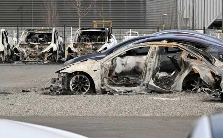    Tesla      TeslaTakedown