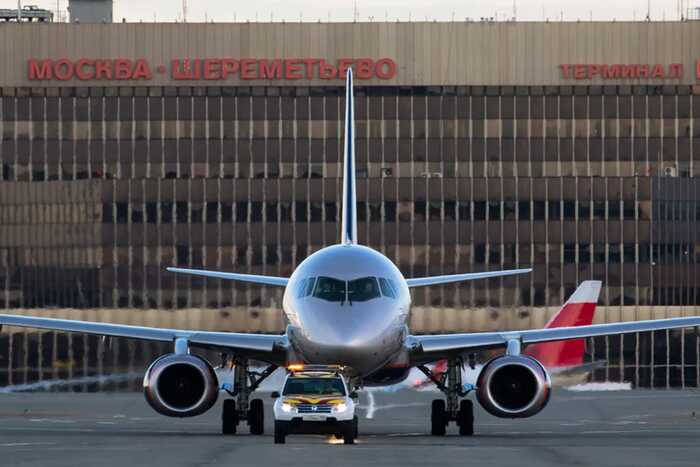    Sukhoi Superjet  Airbus Hainan Airlines   