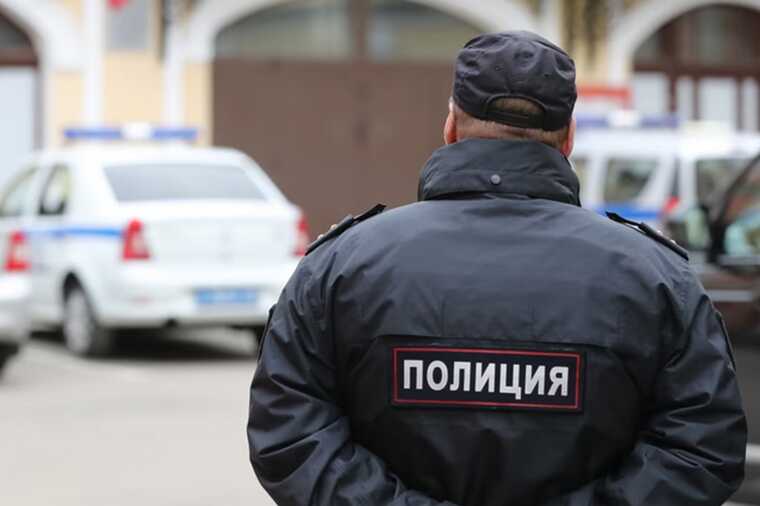 Сотрудника полиции в Саратове наказали за запугивание активистов парка