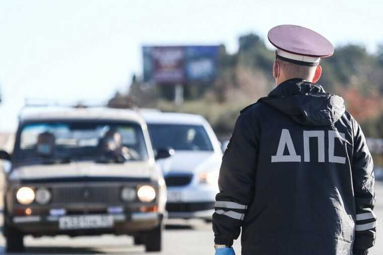 Сотрудники ДПС в Саратовской области избили военнослужащего после конфликта на трассе