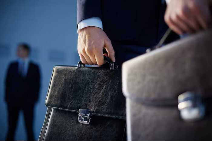 Фирмы-призраки и миллиарды долгов: раскрыта схема управления банкротствами через один офис