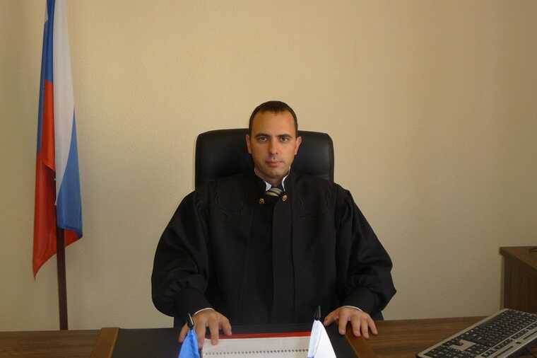 Отставка судьи Колониченкова связана с разоблачением коррупционной сети ФСБ и судей Краснодара