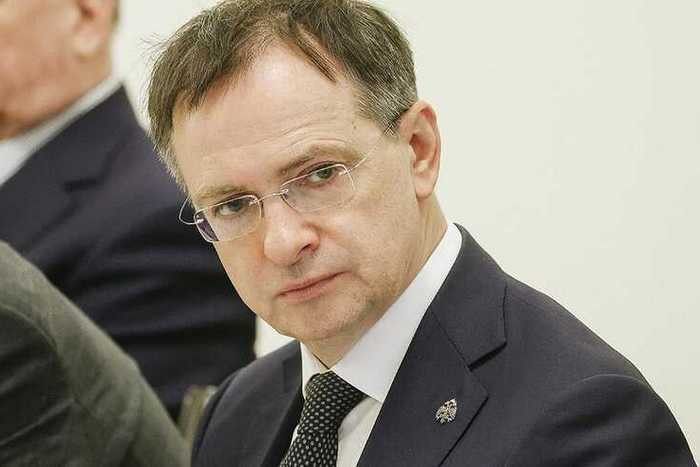 Раздор в литературном сообществе: Мединский присваивает активы Союза писателей