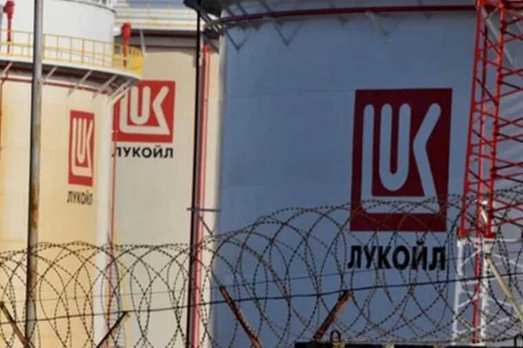«Лукойл» распродает зарубежные активы после введения санкций США и Британии