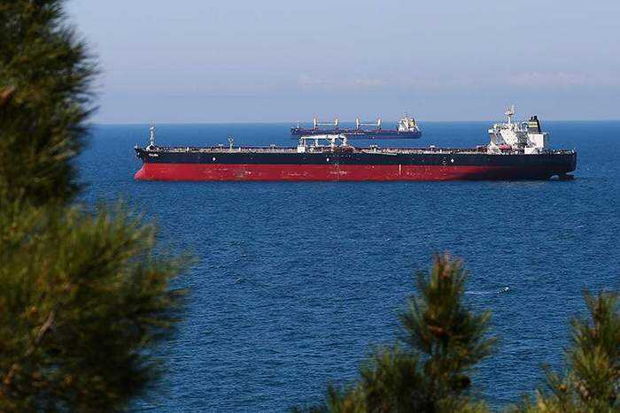 Bloomberg: Индия ищет способы сохранить поток российской нефти через мелких трейдеров