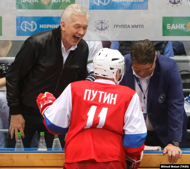 Основатель и акционер инвестиционной группы Volga Group Геннадий Тимченко и президент РФ Владимир Путин dqxikeidqxiqxtsld
