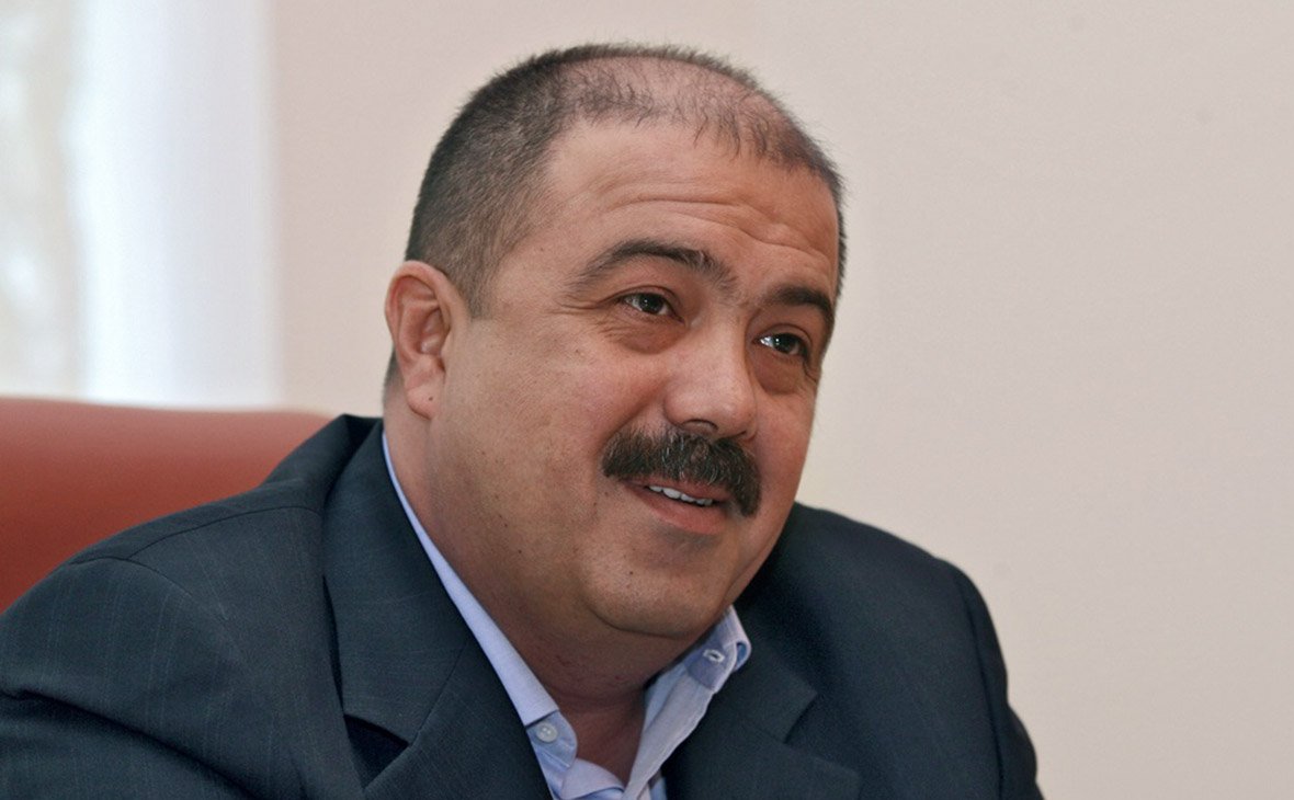 Все под Максимку: вице-мэр перегоняет активы используя Совкомбанк? Все под Максимку: вице-мэр перегоняет активы используя Совкомбанк?