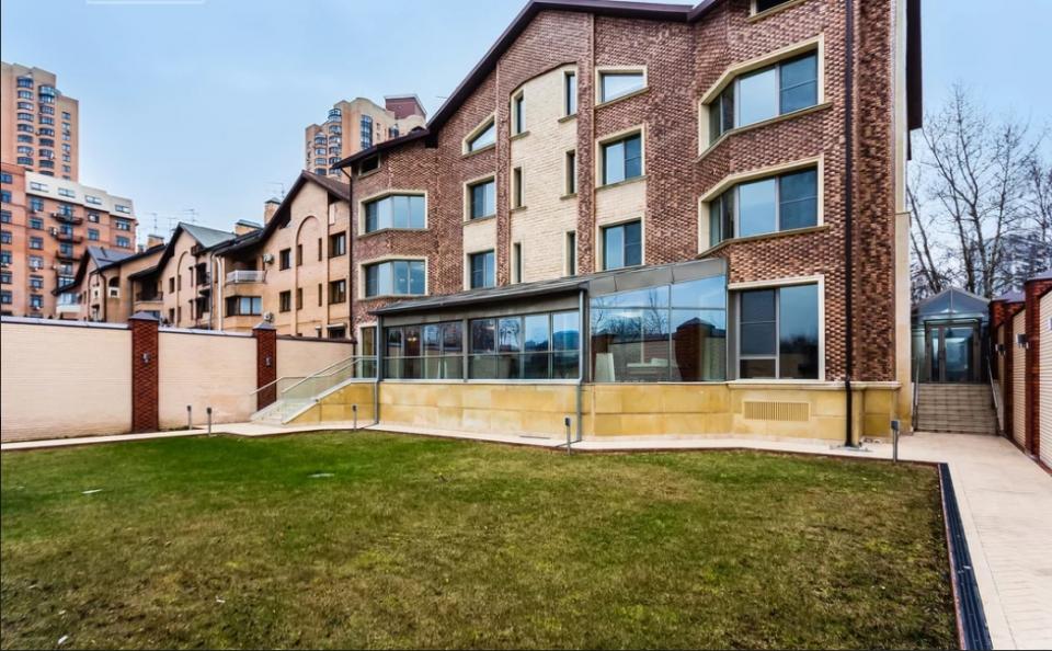 Вид на комплекс на улице Нежинской. Фото © wikimapia