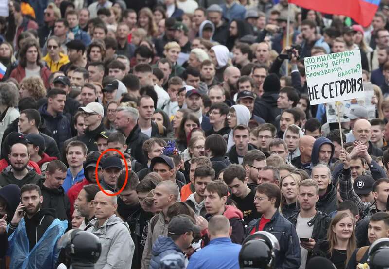 Виталий Сенченко в толпе на оппозиционном митинге на проспекте Академика Сахарова в Москве, август 2019 года.